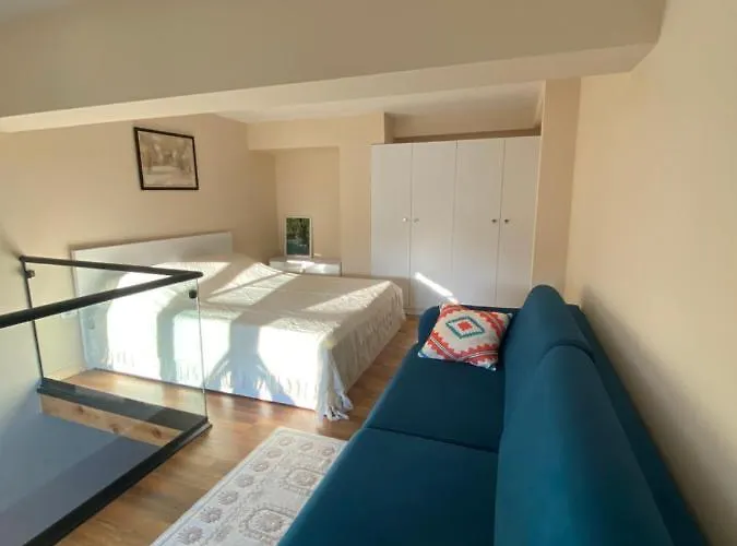 Jon's Duplex 地拉那