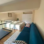 Jon's Duplex Tirana