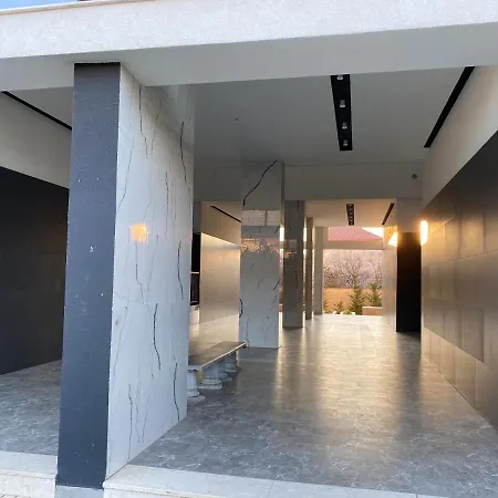 Apartamento Jon's Duplex Tirana